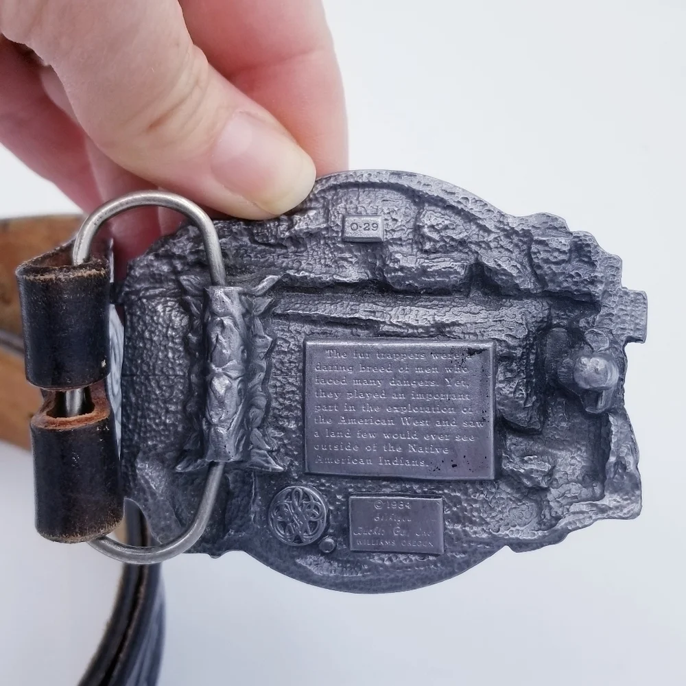 Justin Cowhide Belt with Siskiyou Pewter Vintage 1984 Fur Trapper Belt Buckle